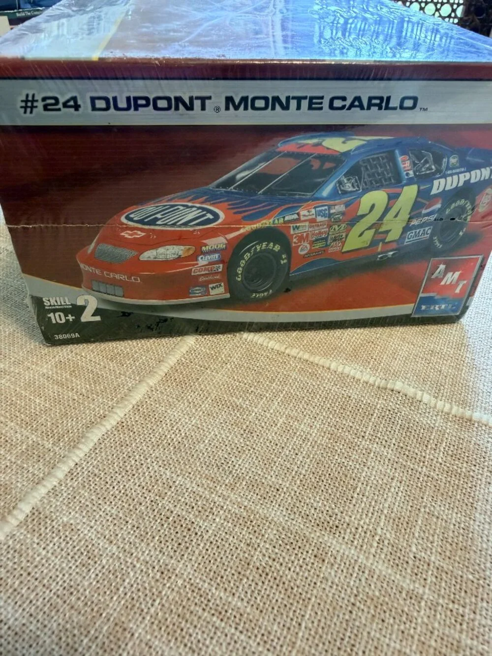 Jeff Gordon Nascar Dupont 2005 Monte Carlo Model AMT-ERTL #24 Model kit #38294